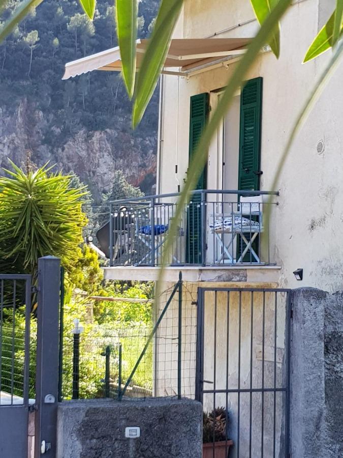 Mini Ca Del Borgo Lejlighed Finale Ligure Eksteriør billede